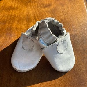 Robeez white leather booties Infant size 0